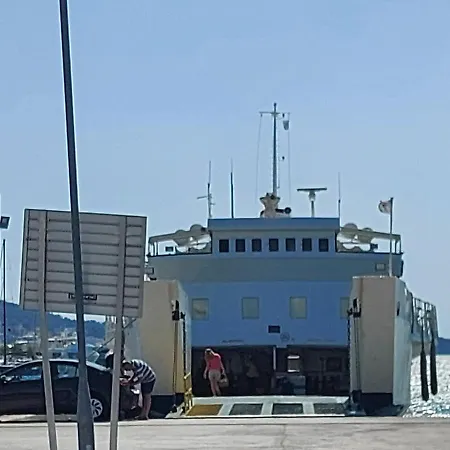 Kuca * Drvenik Mali